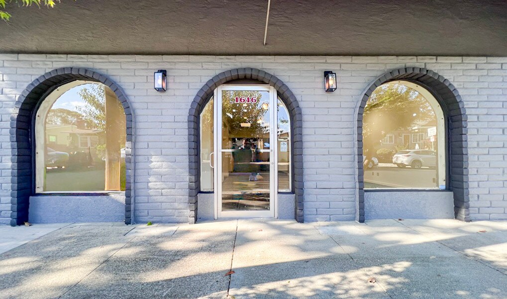 1616 Alhambra Ave, Martinez, CA à louer Photo de l’immeuble– Image 1 sur 17