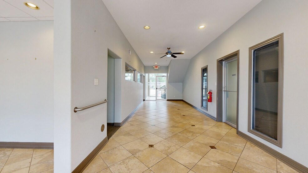 940 Gemini St, Houston, TX à vendre - Numérisation 3D Matterport – Image 2 sur 13