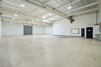 15131-15151 Goldenwest Cir, Westminster, CA à louer Photo intérieure– Image 2 sur 20