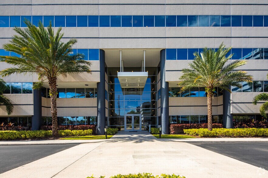 2002 N Lois Ave, Tampa, FL à louer - Photo de l’immeuble – Image 3 sur 7