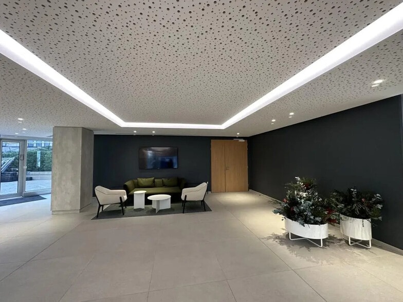 85 Rue Des Trois Fontanot, Nanterre à vendre - Hall d’entrée – Image 2 sur 12