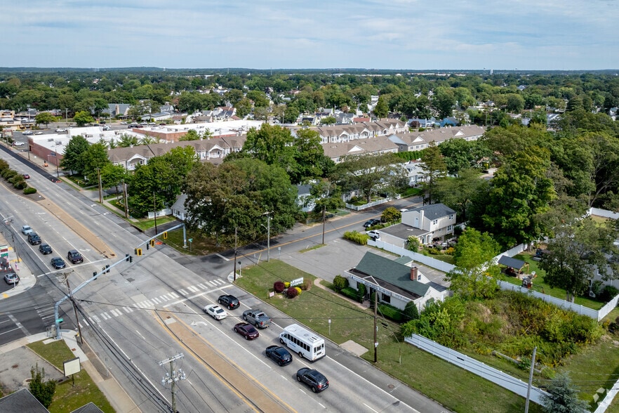 1469 Deer Park Ave, North Babylon, NY à louer - Aérien – Image 2 sur 5