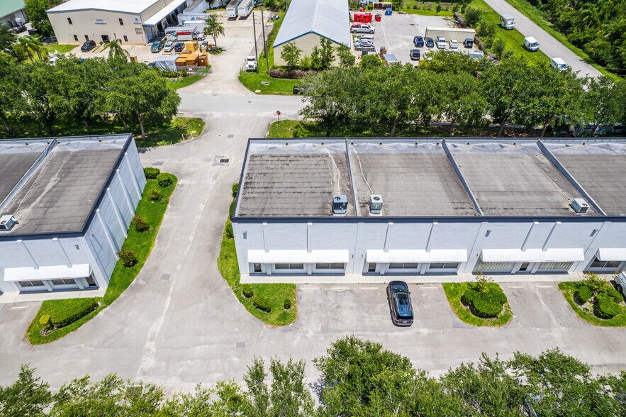 1605-1613 91st Ct, Vero Beach, FL à vendre - Photo de l’immeuble – Image 3 sur 24