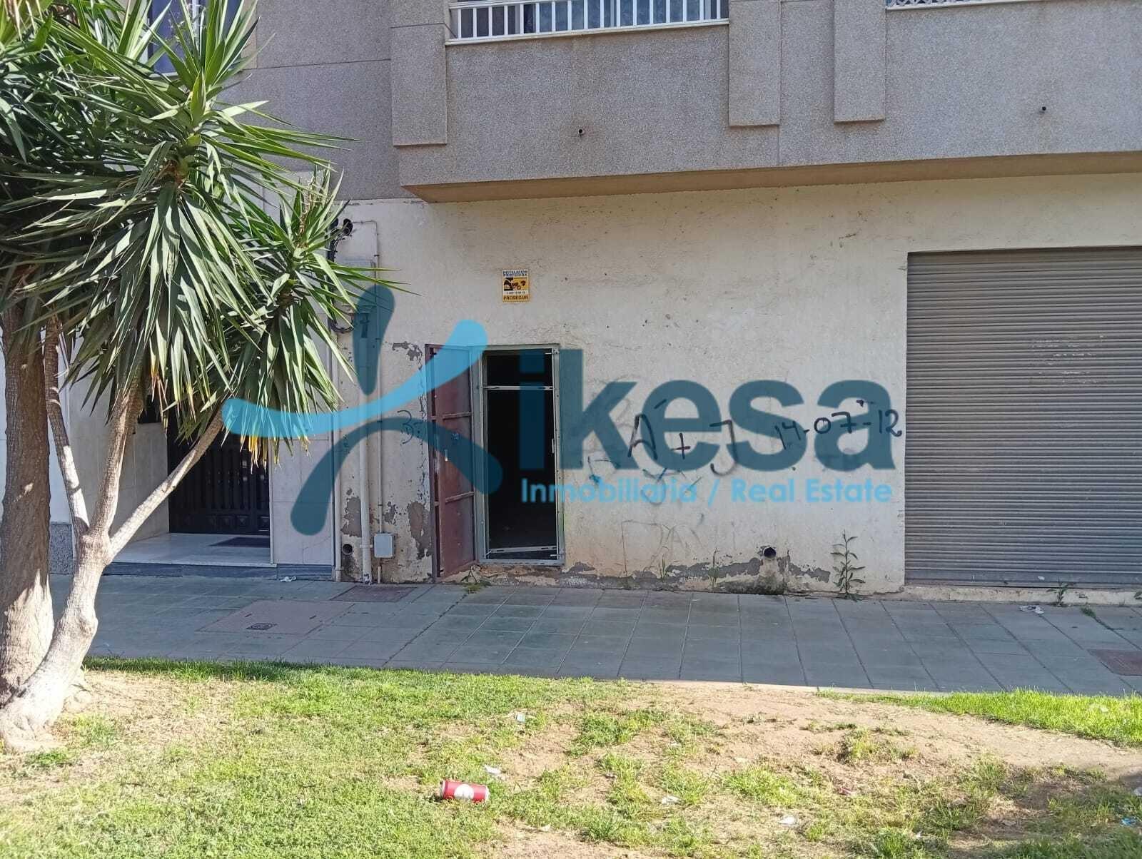 Local commercial dans El Ejido, Almería à vendre Photo de l’immeuble– Image 1 sur 5