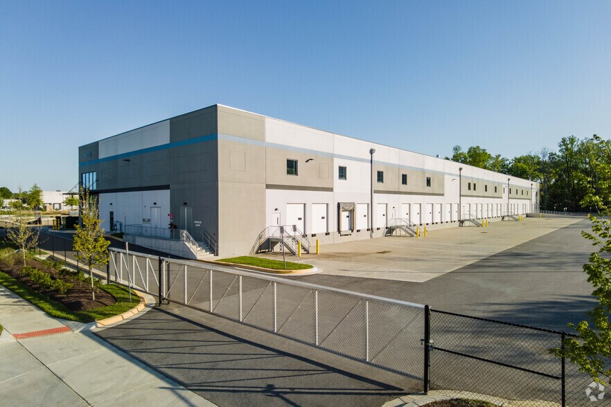 6001 Fallard Dr, Upper Marlboro, MD à louer - Photo de l’immeuble – Image 2 sur 5