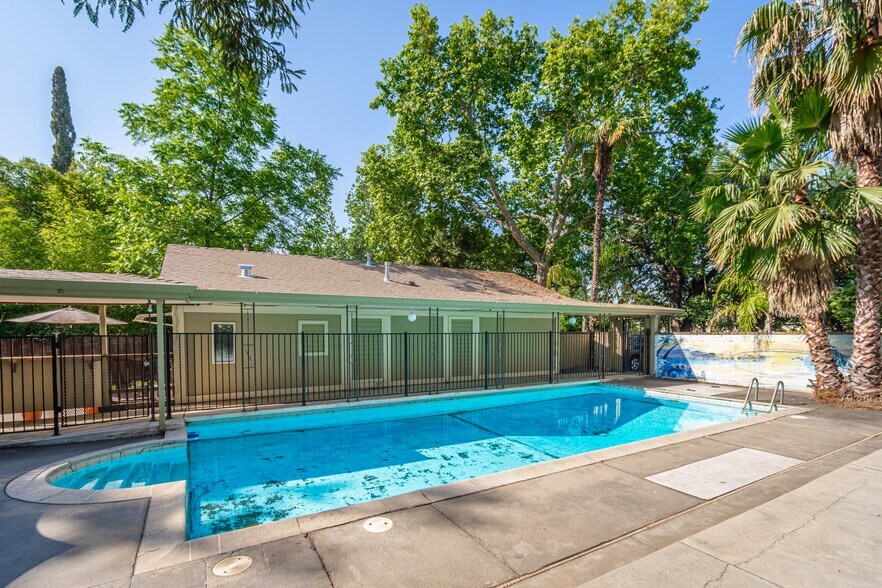 4224 Crestline Ave, Fair Oaks, CA à vendre - Photo de l’immeuble – Image 3 sur 4