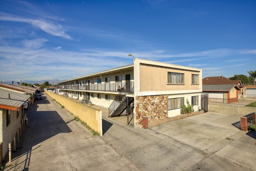 5027 Clara St, Cudahy, CA à vendre - Photo de l’immeuble – Image 2 sur 11