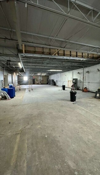 Plus de détails pour 8915-8925 Northend Ave, Ferndale, MI - Industriel/Logistique à louer
