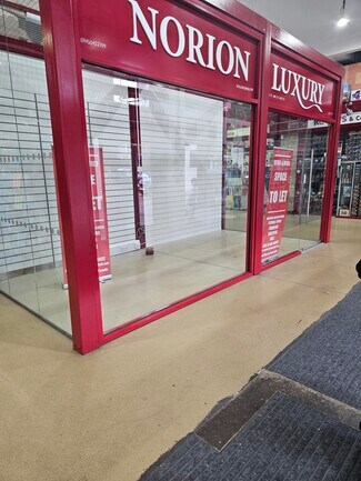 Plus de détails pour 43 Market Pl, Romford - Local commercial à louer