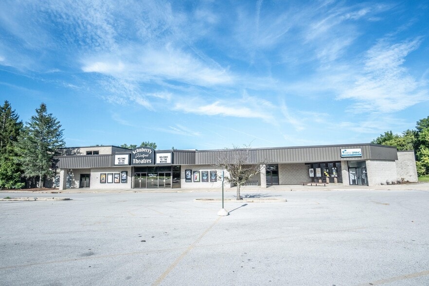 1361 Grand Ave, Hartford, WI à vendre - Photo de l’immeuble – Image 2 sur 17