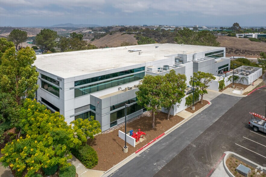 10355 Science Center Dr, San Diego, CA à louer - Photo de l’immeuble – Image 2 sur 4