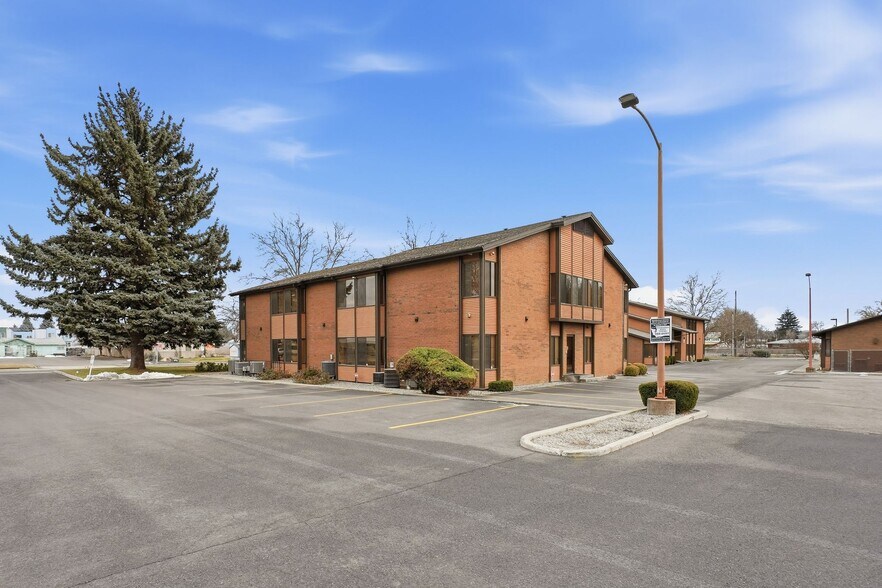 10015 N Division St, Spokane, WA à louer - Photo de l’immeuble – Image 2 sur 4