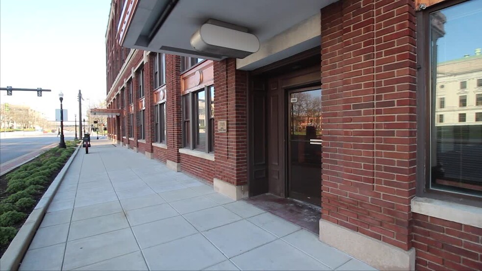 701 S Clinton St, Fort Wayne, IN à louer - Vidéo sur l’annonce professionnelle – Image 2 sur 6