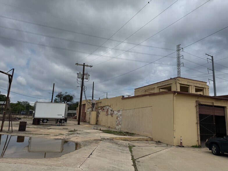 226-232 Rivas St, San Antonio, TX à louer - Photo de l’immeuble – Image 3 sur 16