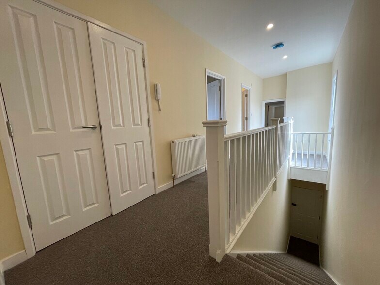 42 High St, Ashford à vendre - Photo de l’immeuble – Image 3 sur 11