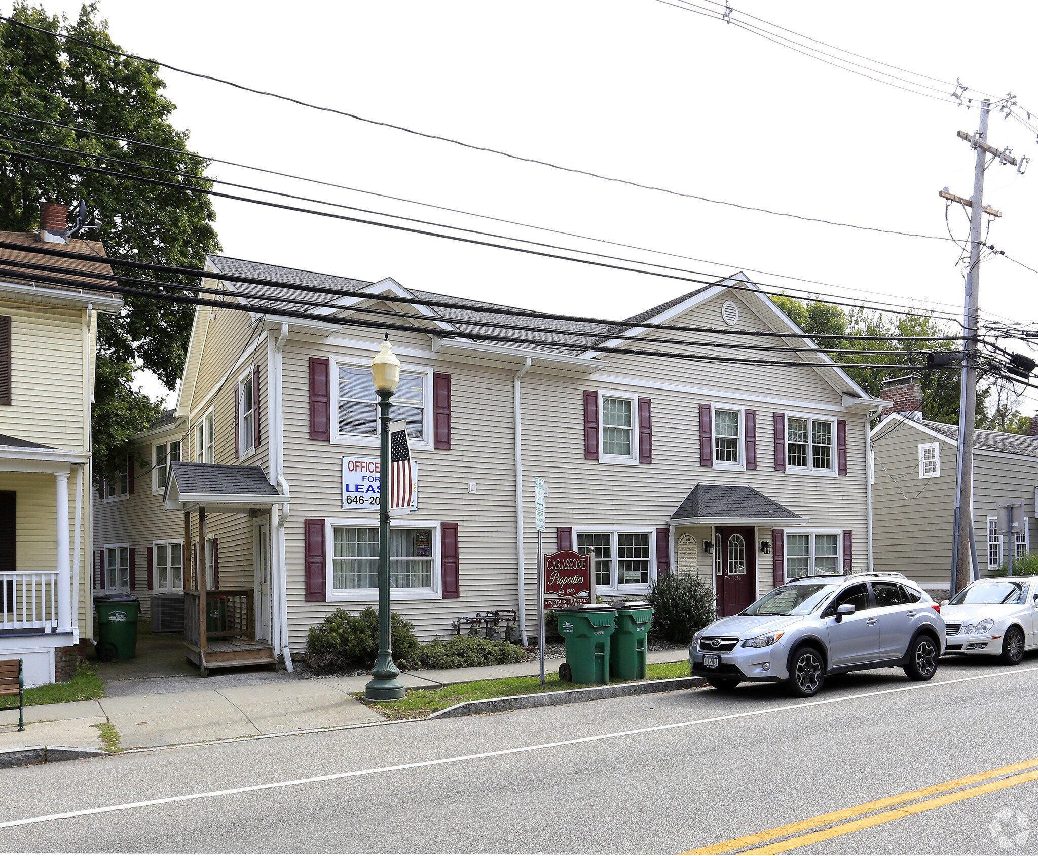 1076 Main St, Fishkill, NY à louer Photo principale– Image 1 sur 6