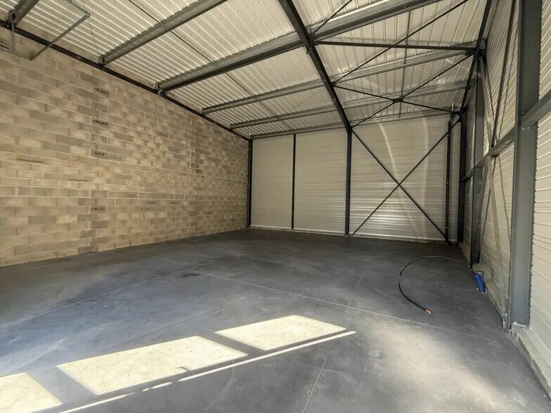 Industriel/Logistique dans Bassens à louer - Photo de l’immeuble – Image 3 sur 5