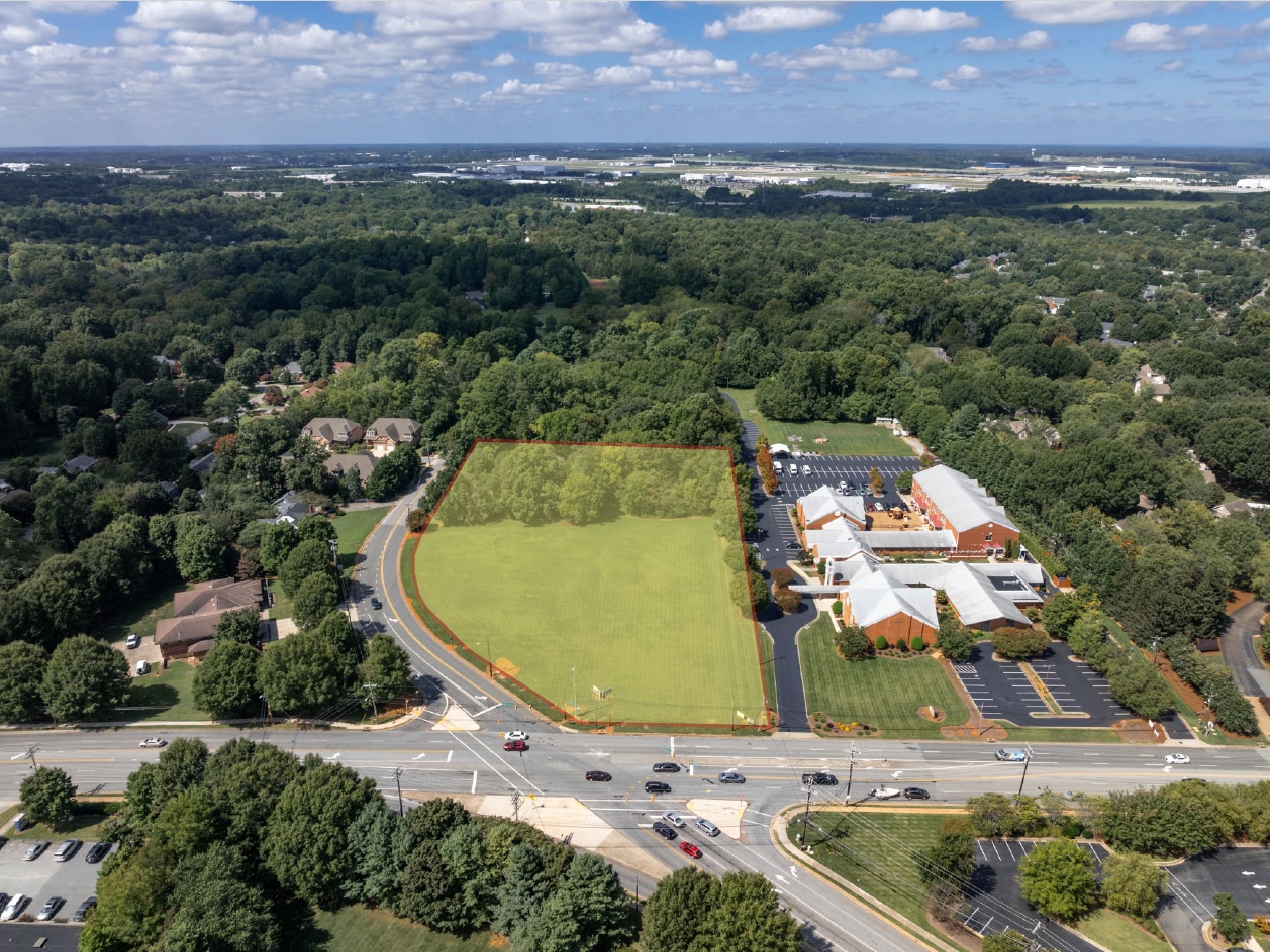 5908 Ballinger Rd, Greensboro, NC à louer Photo principale– Image 1 sur 8