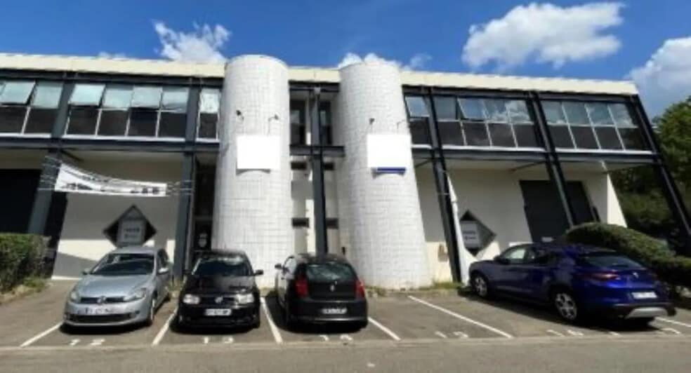 Local d’activités dans Élancourt à louer - Photo de l’immeuble – Image 3 sur 4