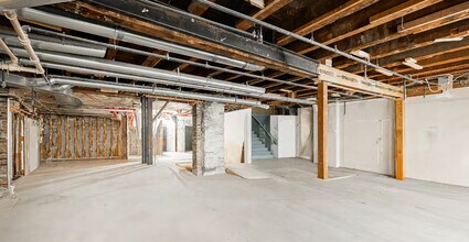 222 Rue Notre-Dame O, Montréal, QC à louer Photo de la construction– Image 2 sur 5