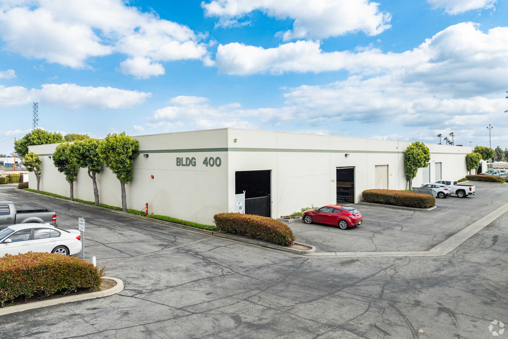 2300 S Reservoir St, Pomona, CA à louer Photo de l’immeuble– Image 1 sur 9