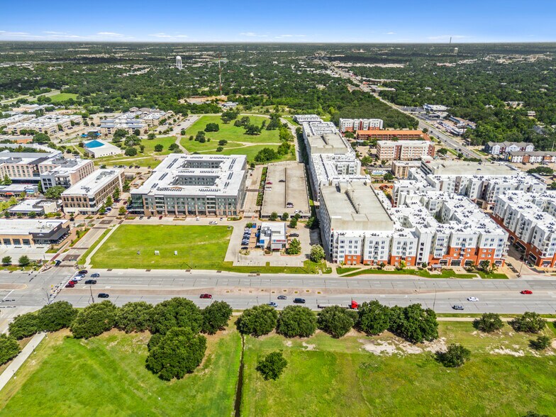 1289 University Dr E, College Station, TX à vendre - Photo de l’immeuble – Image 2 sur 8