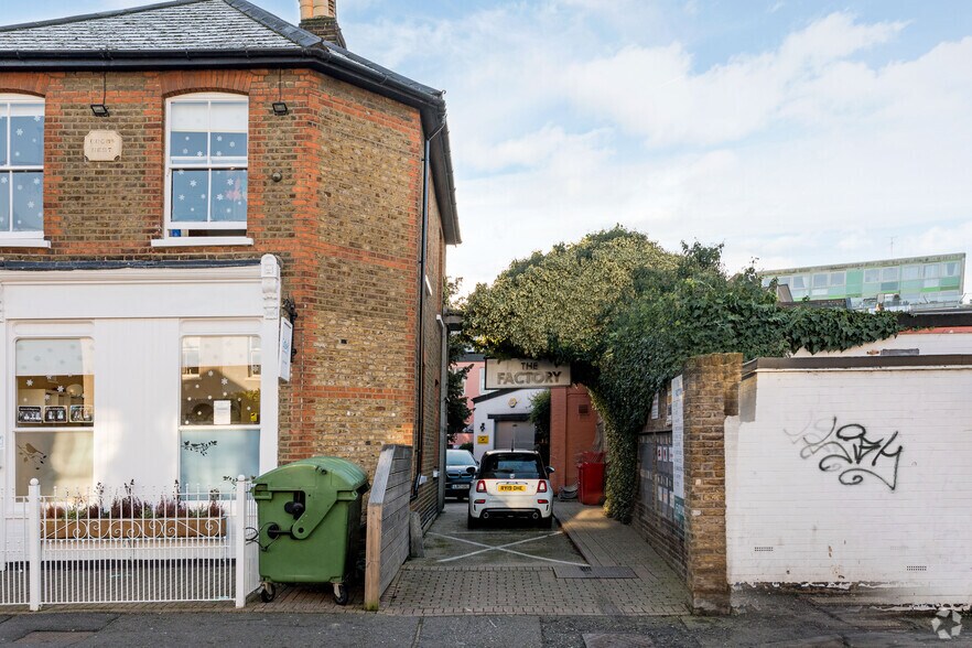 2 Acre Rd, Kingston Upon Thames à louer - Photo de l’immeuble – Image 3 sur 4