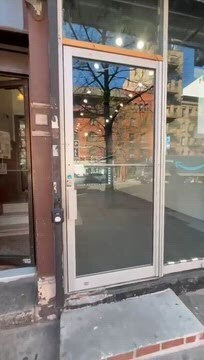 1727 Second Ave, New York, NY à louer - Vidéo sur l’annonce professionnelle – Image 2 sur 14