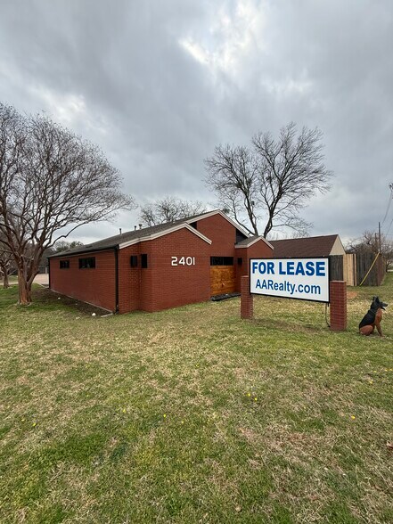 2401 W Green Oaks Blvd, Arlington, TX à louer - Photo de l’immeuble – Image 3 sur 25