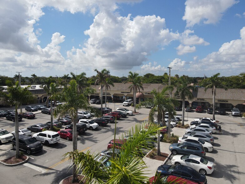 11210-11300 Pines Blvd, Pembroke Pines, FL à louer - Photo de l’immeuble – Image 3 sur 13