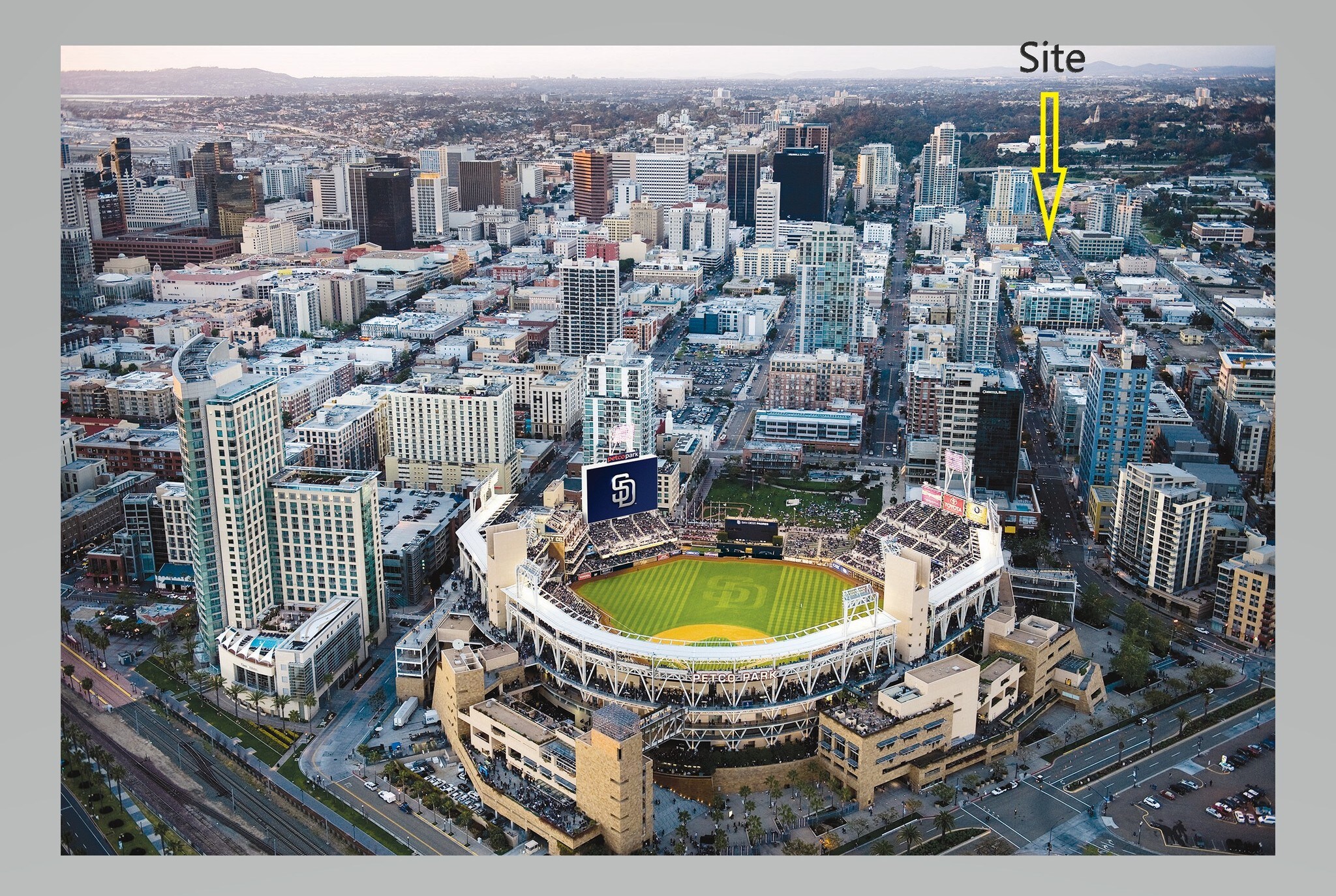 11th & Broadway Ave, San Diego, CA à louer Aérien– Image 1 sur 3