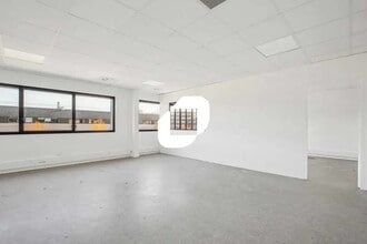 Local d’activités dans Aulnay-sous-Bois à louer Photo de l’immeuble– Image 2 sur 2