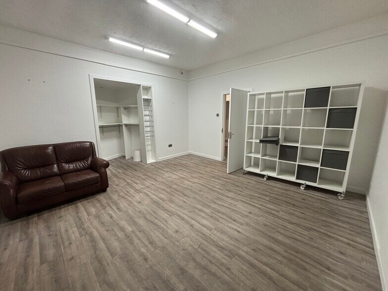 62 Bank St, Kilmarnock à louer - Photo de l’immeuble – Image 3 sur 8