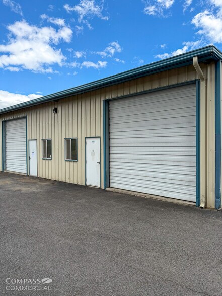 44 SE Bridgeford Blvd, Bend, OR à louer - Photo de l’immeuble – Image 3 sur 5
