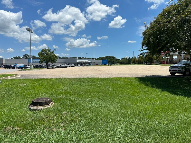 900 Range ave, Denham Springs, LA à vendre - Photo de l’immeuble – Image 2 sur 7