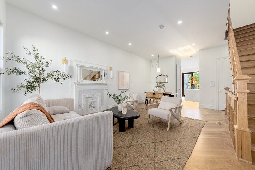 16 Goodwin Pl, Brooklyn, NY à vendre - Photo de l’immeuble – Image 3 sur 26