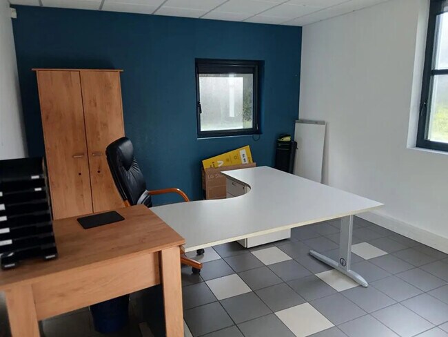Plus de détails pour Local d’activités à vendre