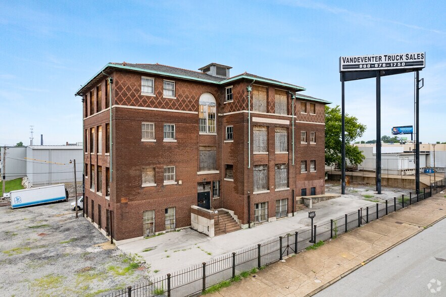 3974 Sarpy Ave, Saint Louis, MO à vendre - Photo de l’immeuble – Image 2 sur 7