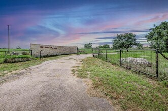 1560 County Road 287, Liberty Hill, TX à louer Photo de l’immeuble– Image 1 sur 9
