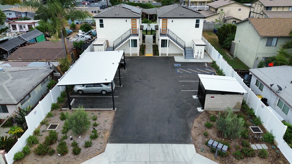 630 N Juniper St, Escondido, CA à vendre - Photo de l’immeuble – Image 3 sur 20