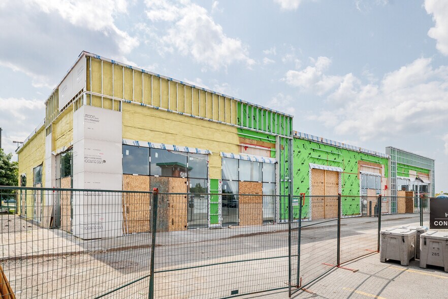 1084-1092 Hwy Chomedey, Laval, QC à louer - Photo de la construction – Image 2 sur 2