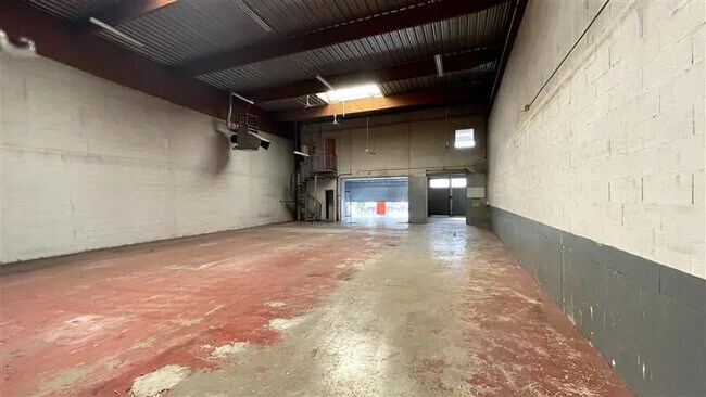 Plus de détails pour Local d'activités à louer