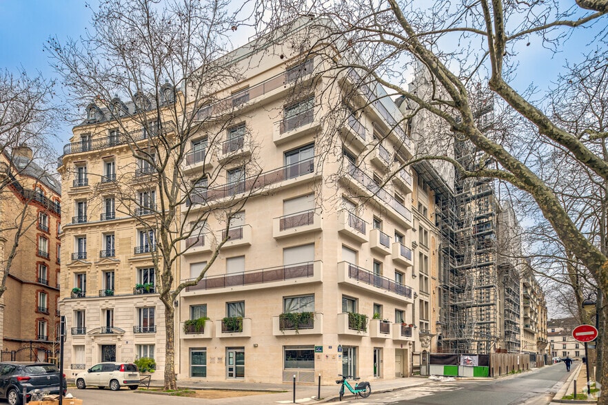 Immeuble residentiel dans Paris à vendre - Photo principale – Image 1 sur 2