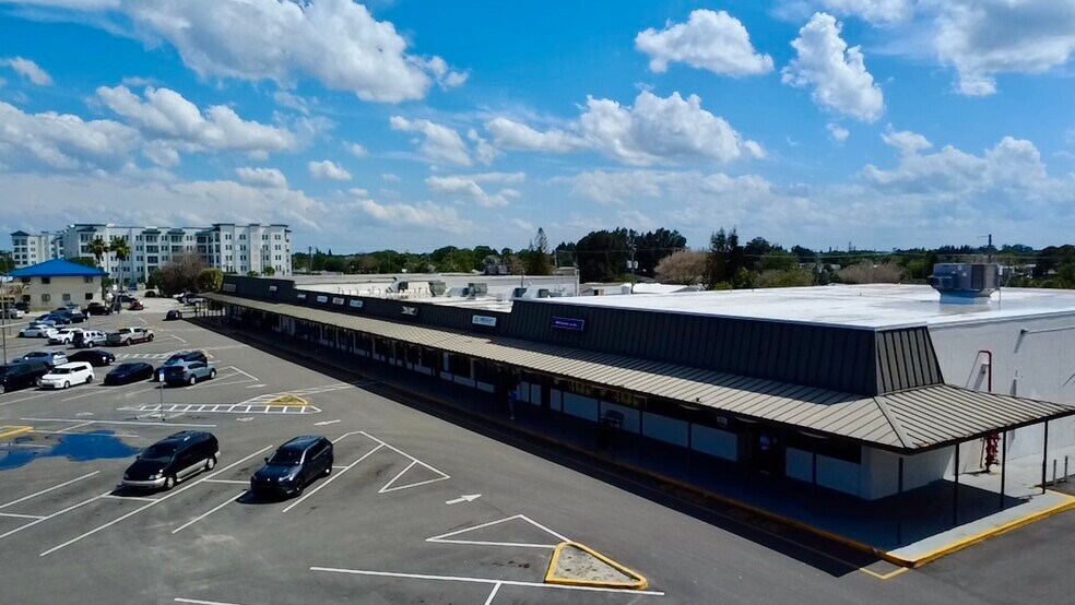 4500 NE Dixie Hwy, Palm Bay, FL à louer - Photo de l’immeuble – Image 1 sur 4