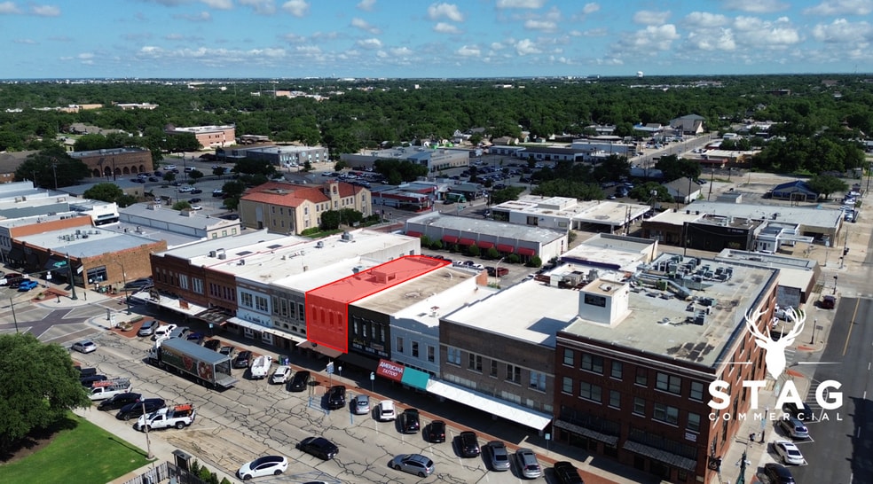 112 W Oak St, Denton, TX à louer - Photo de l’immeuble – Image 1 sur 18