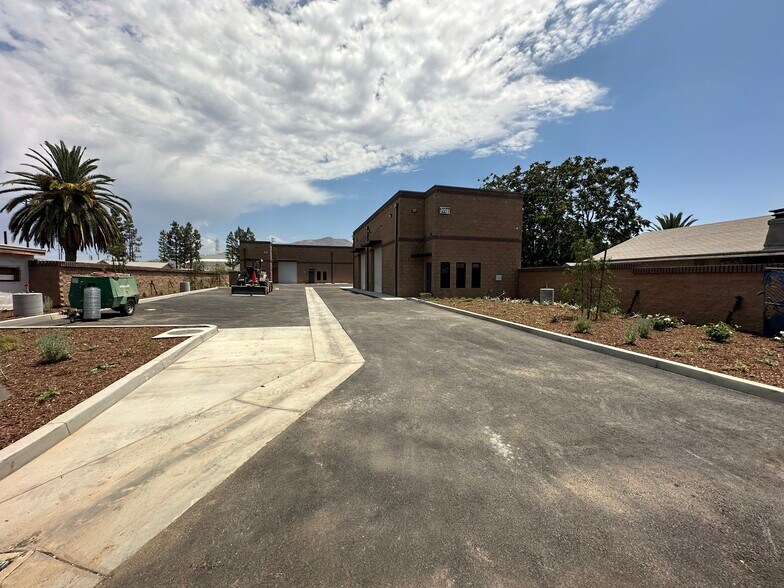 12277 La Cadena Dr, Colton, CA à louer - Photo de l’immeuble – Image 3 sur 8