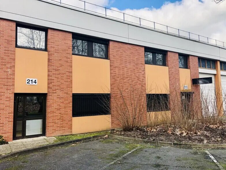 Local d’activités dans Villepinte à louer - Photo de l’immeuble – Image 3 sur 11