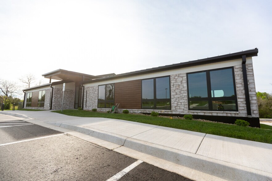 4801 Quail Crest Pl, Lawrence, KS à louer - Photo de l’immeuble – Image 1 sur 19
