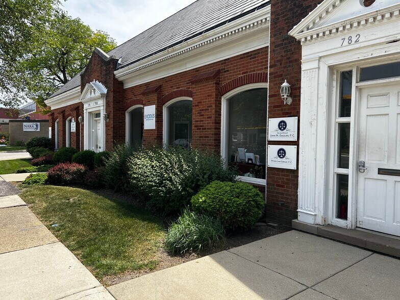 776-784 Busse Hwy, Park Ridge, IL à louer - Photo de l’immeuble – Image 2 sur 4