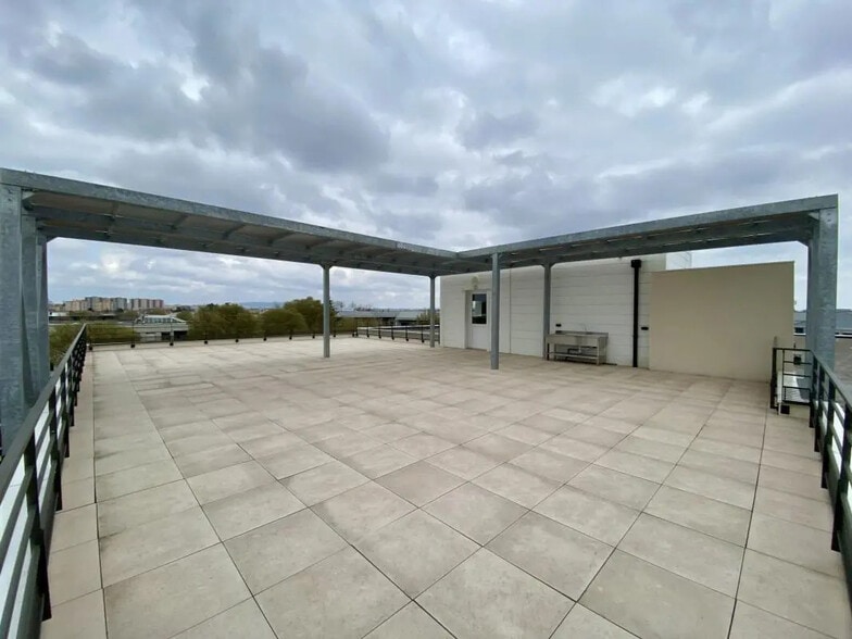 22 Rue Du 35Eme Regiment D'Aviation, Bron à vendre - Photo de l’immeuble – Image 3 sur 6